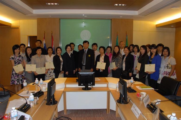 การมอบประกาศยกย่อง ชมเชย แก่KM Team ประจำปี 2553