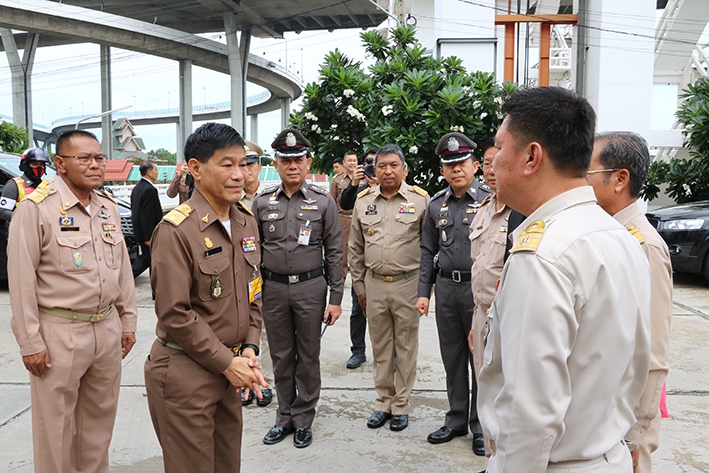 ร่วมพิธีรับมอบประกาศนียบัตร