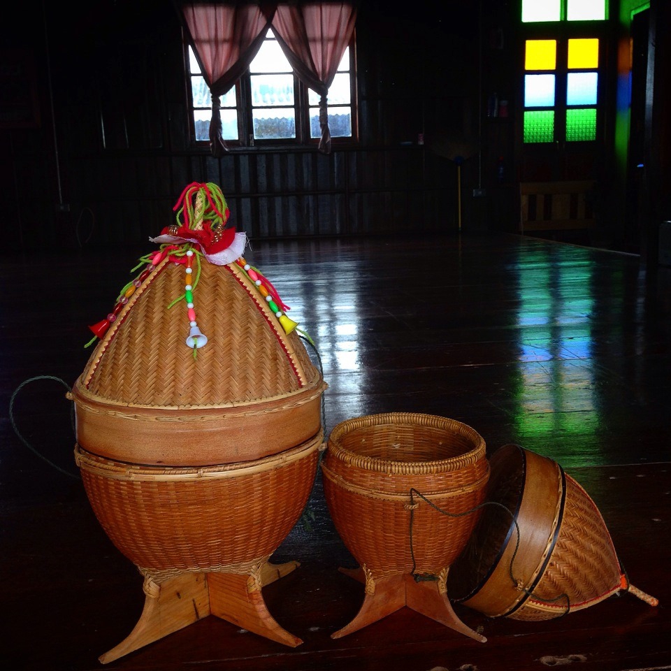 ภูมิปัญญาชาวบ้านจากภูมิปัญญาการจักสานกระติ๊บข้าวเหนียวไว้ใช้เอง