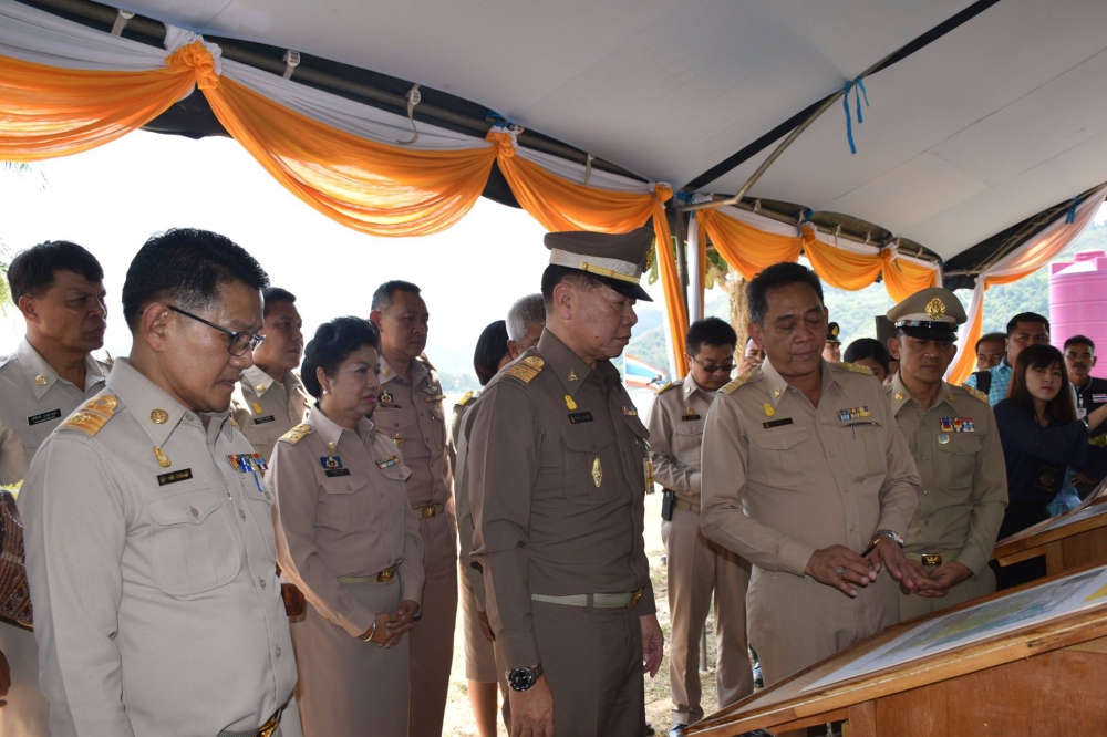 ติดตามการดำเนินงาน ณ โครงการอ่างเก็บน้ำห้วยน้ำใส