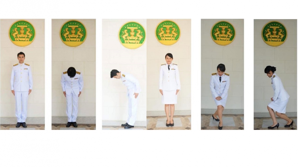 แนวทางปฏิบัติเกี่ยวกับการถวายความเคารพพระบาทสมเด็จพระเจ้าอยู่หัว