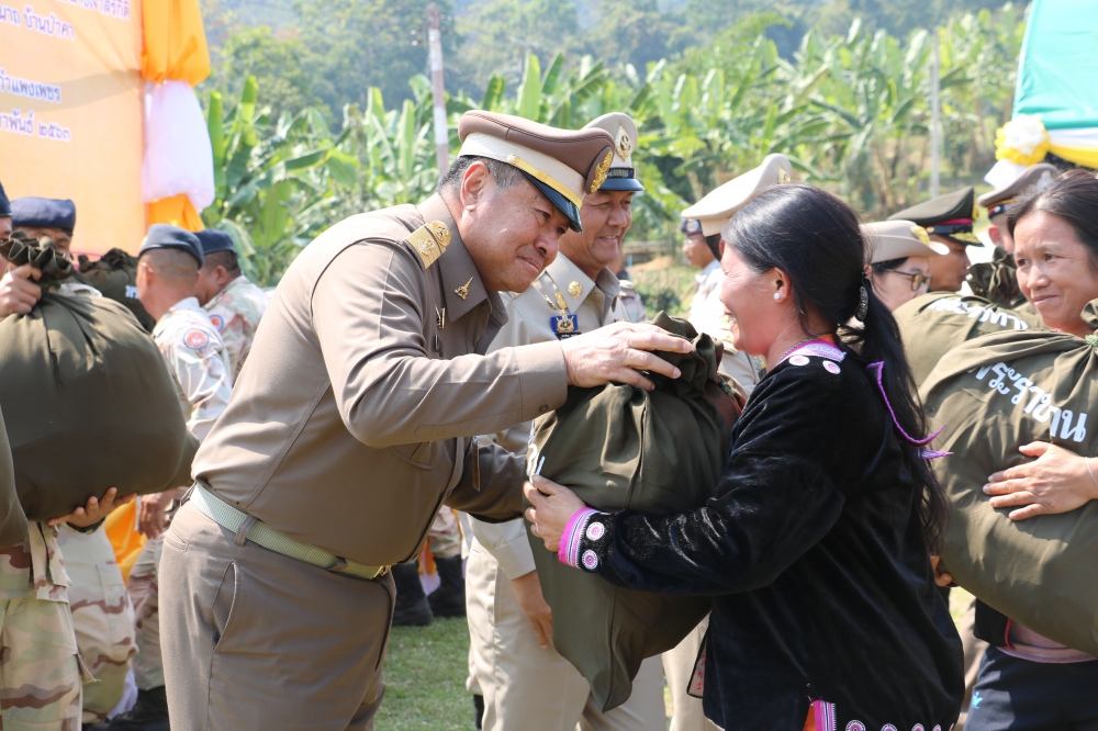 นายพลากรสุวรรณรัฐองคมนตรีติดตามการดำเนินงานของโครงการสถานีพัฒนาการเกษตรที่สูงตามพระราชดำริบ้านป่าคา