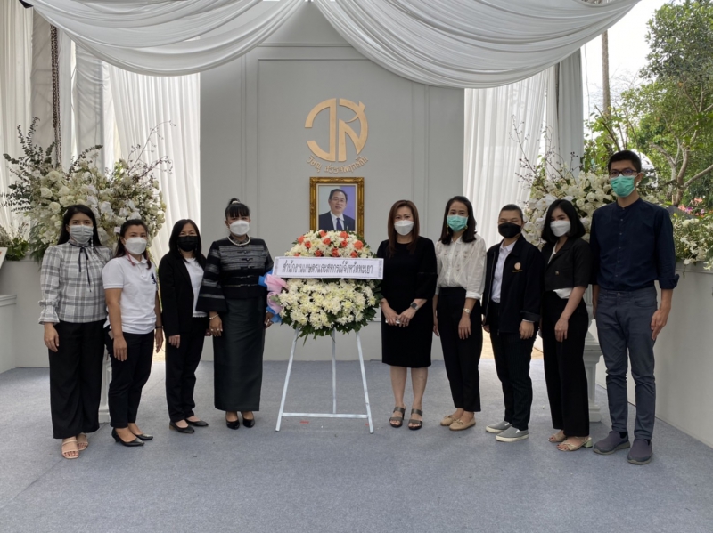 เกษตรและสหกรณ์จังหวัดพะเยาร่วมวางพวงหรีดเพื่อเคารพศพและไว้อาลัย