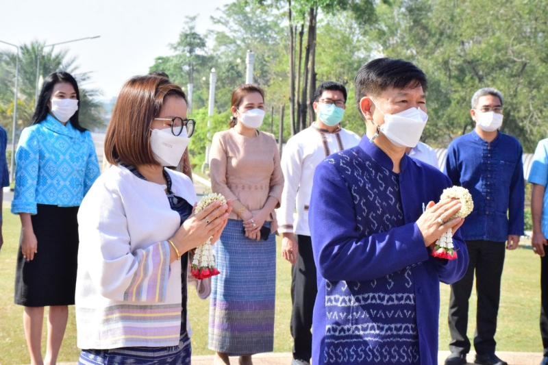 ร่วมให้การต้อนรับ