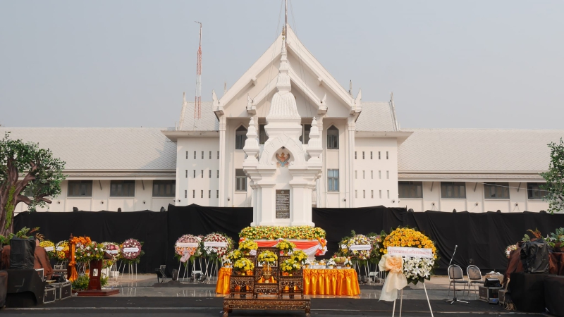 พิธีสักการะอนุสาวรีย์ปราบฮ่อ