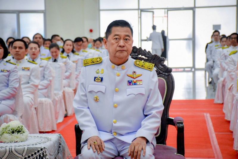 พิธีวางพานพุ่มดอกไม้สด