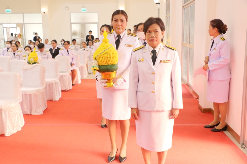 พิธีถวายสักการะและวางพานพานพุ่ม