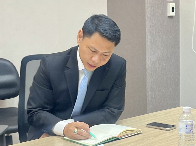 นายกฤษอุตตมะเวทินผู้ตรวจราชการกระทรวงเกษตรและสหกรณ์