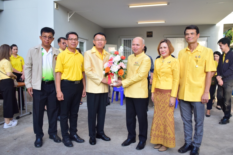 ร่วมส่งนายสุรศักดิ์