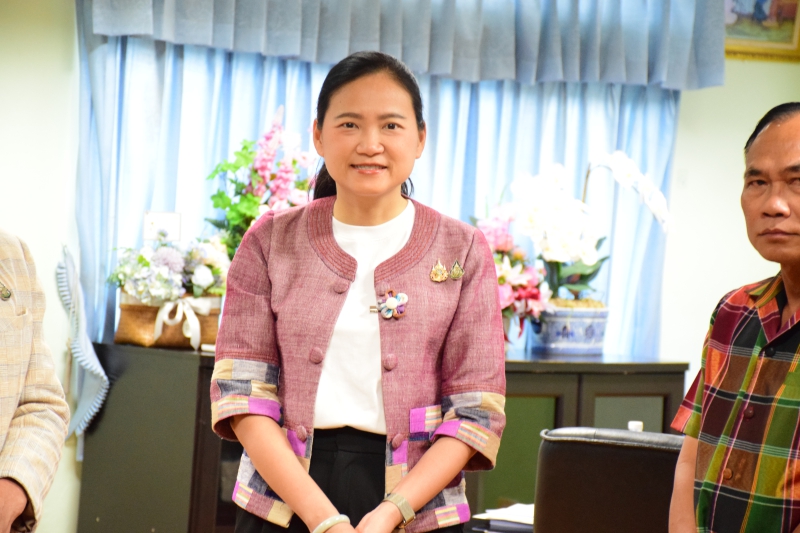 ร่วมแสดงความยินดีและให้การต้อนรับ