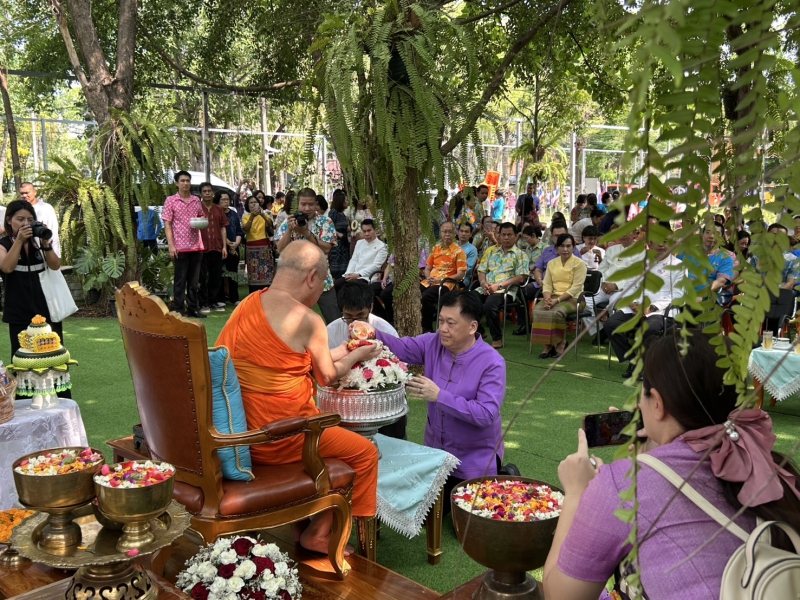 ร่วมกิจกรรมเนื่องในประเพณีวันสงกรานต์และวันขึ้นปีใหม่ไทย