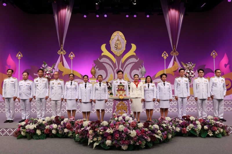 ร่วมบันทึกเทปถวายพระพรชัยมงคล