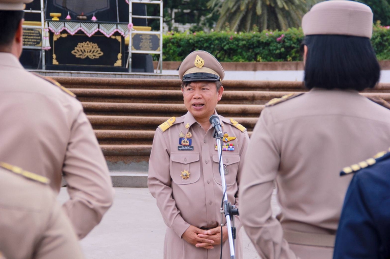 เข้าแถวเคารพธงชาติ