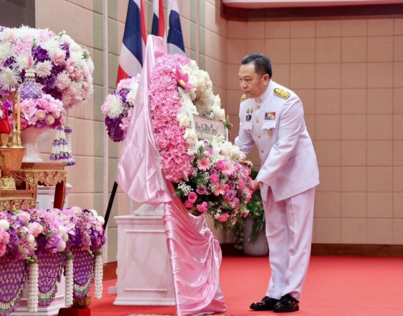 พิธีวางพวงมาลาถวายราชสักการะ