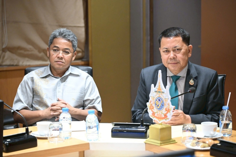 ปลัดเกษตรฯ ร่วมประกาศมาตรการเร่งด่วน ดึง สหกรณ์ - โรงงานอาหารสัตว์ รับซื้อข้าวโพด 9 บาทต่อกิโล ช่วยเกษตรกรฝ่าวิกฤต