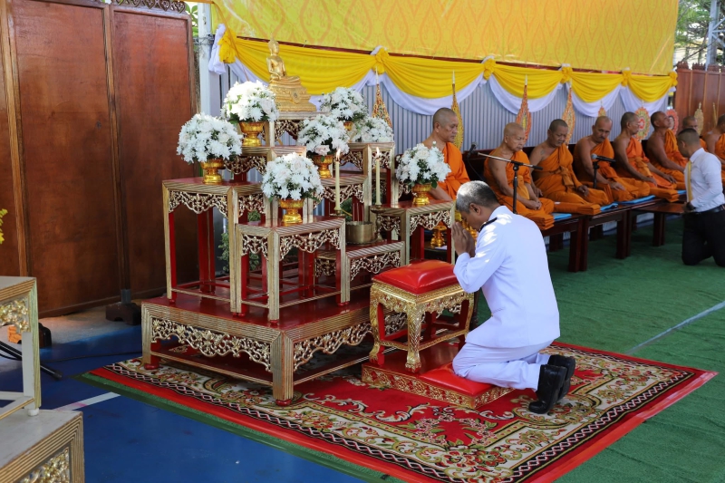 ร่วมพิธีสวดพระพุทธมนต์และทำบุญตักบาตรเนื่องในวันนวมินทรมหาราช