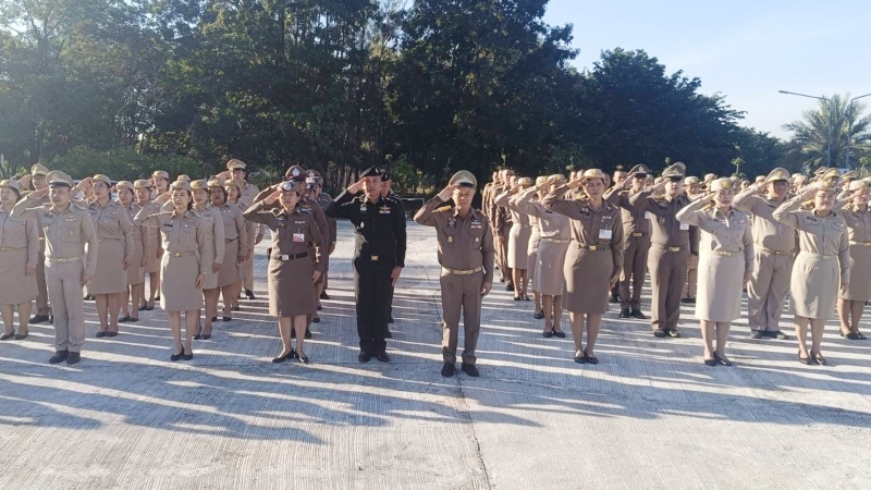 เข้าแถวเคารพธงชาติ