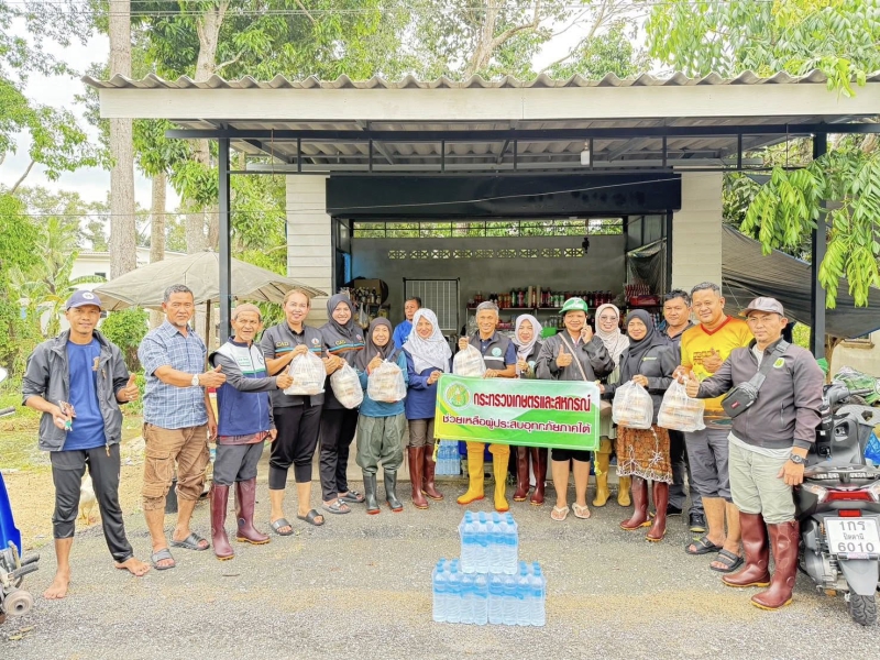 ลงพื้นที่เยี่ยมให้กำลังใจและมอบข้าวกล่องพร้อมน้ำดื่ม