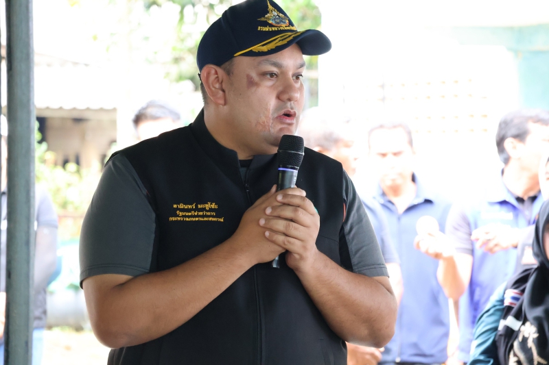 นายอามินทร์มะยูโซ๊ะรัฐมนตรีช่วยว่าการกระทรวงเกษตรและสหกรณ์พร้อมคณะลงพื้นที่เยี่ยมให้กำลังใจและมอบถุงยังชีพแก่ผู้ประสบภัย