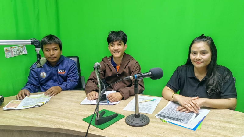 ดำเนินรายการวิทยุรายการ