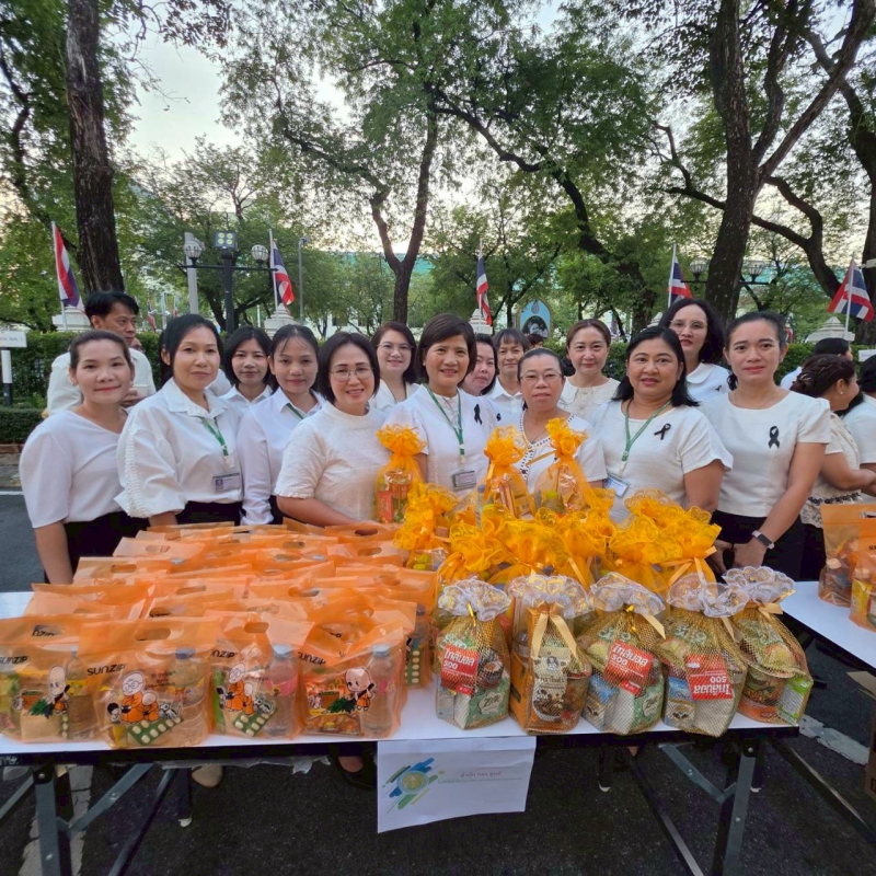 เข้าร่วมพิธีทำบุญตักบาตรข้าวสาร-อาหารแห้ง