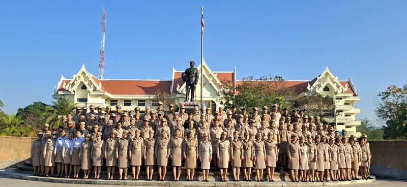 เข้าแถวเคารพธงชาติ