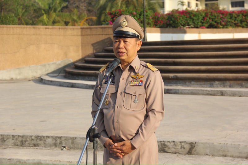 เข้าแถวเคารพธงชาติ