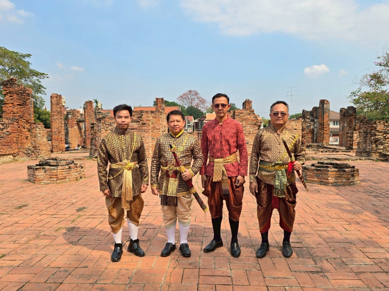 ร่วมถ่ายทำคลิปวีดิโอประชาสัมพันธ์การแต่งกายผ้าไทยภายในงาน