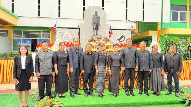 กษ.ร้อยเอ็ดร่วมวางพานพุ่มและเป็นประธานในงานวันสหกรณ์แห่งชาติ