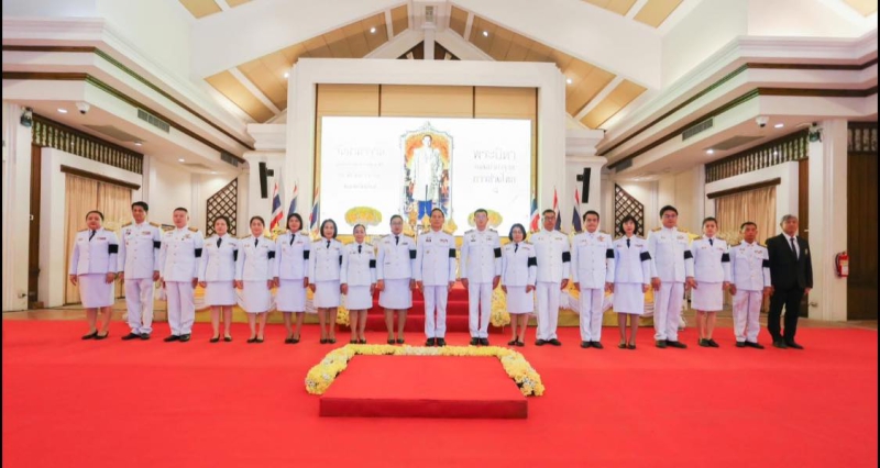 ร่วมพิธีวางพานพุ่มดอกไม้ถวายราชสักการะแด่พระบาทสมเด็จพระบรมชนกาธิเบศร