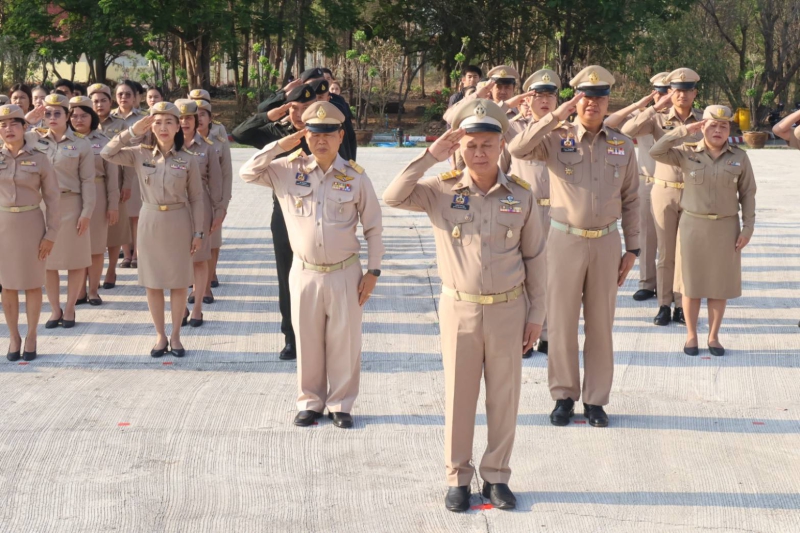 เข้าแถวเคารพธงชาติ