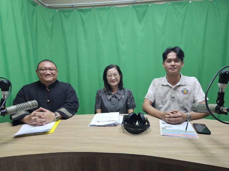 จัดรายการวิทยุรอบบ้านเมืองหนองบัว