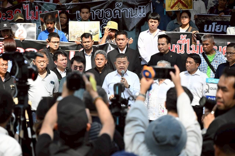 ปลัดเกษตรฯ รับข้อเสนอเครือข่ายเกษตรกรผู้เลี้ยงโคนม ทบทวนและปรับหลักเกณฑ์นมโรงเรียน ปี 2569 ยึดความเป็นธรรม โปร่งใส