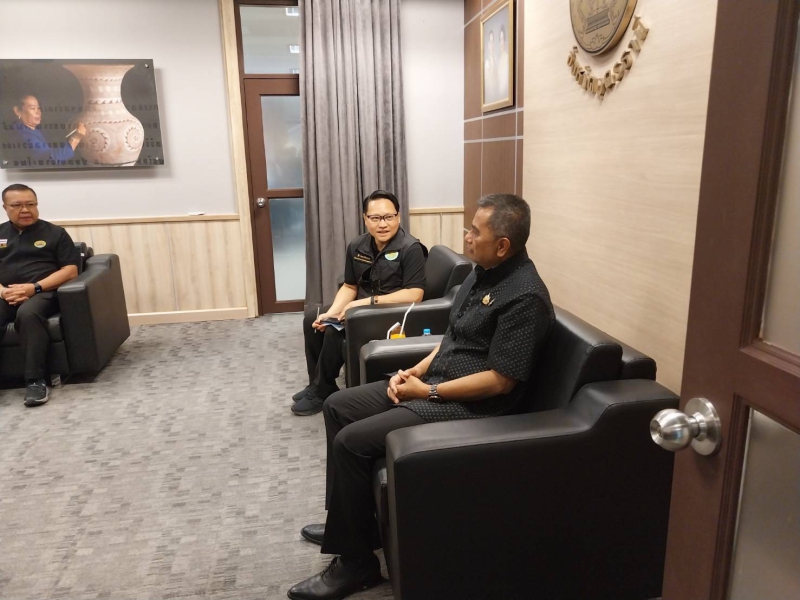 นายธิติโลหะปิยะพรรณผู้ตรวจราชการกระทรวงเกษตรและสหกรณ์