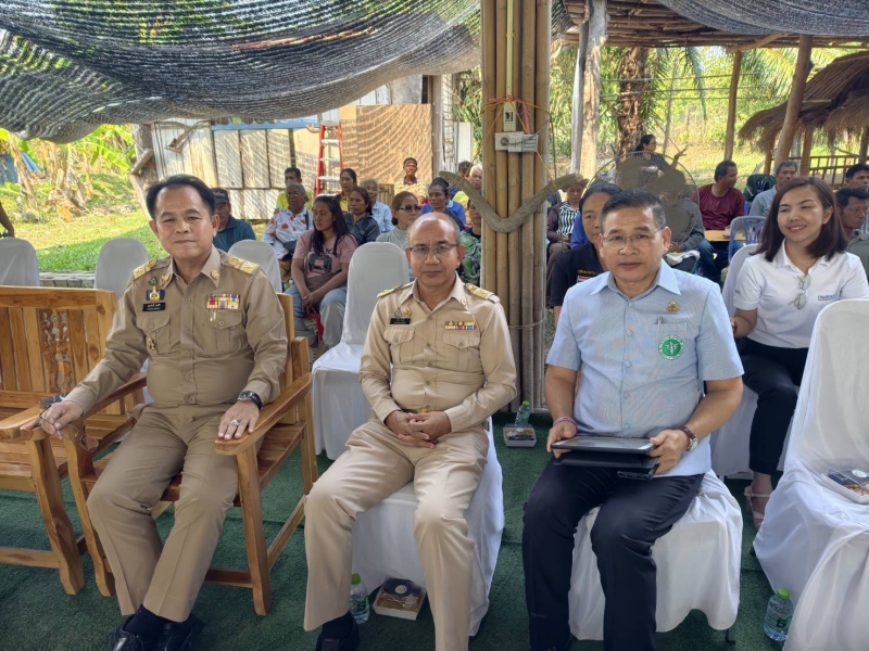 ร่วมพิธีมอบเงินช่วยเหลือเกษตรกรผู้ประสบภัยพิบัติกรณีฉุกเฉินด้านการเกษตร