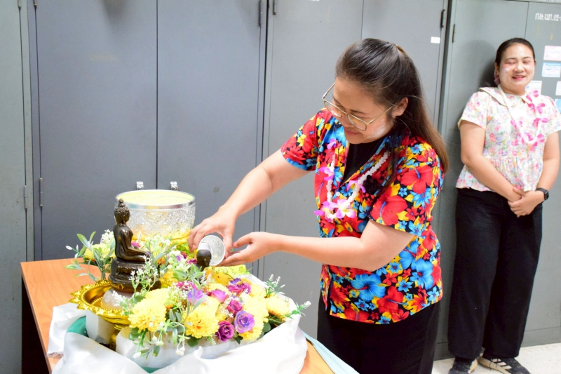 กิจกรรมสรงน้ำพระรดน้ำขอพรอวยพรกันระหว่างหน่วยงาน