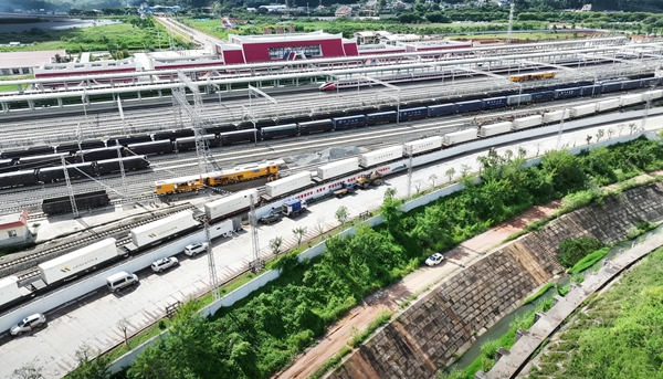 รถไฟจีน-ลาวขนส่งสินค้าข้ามพรมแดนมูลค่ารวมมากกว่า