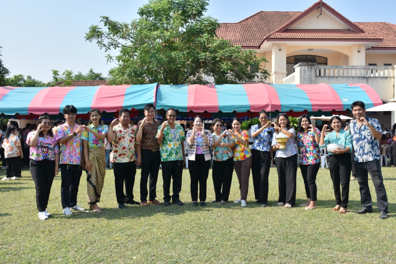 กษ.อำนาจเจริญร่วมกิจกรรมรดน้ำขอพรเนื่องในเทศกาลสงกรานต์