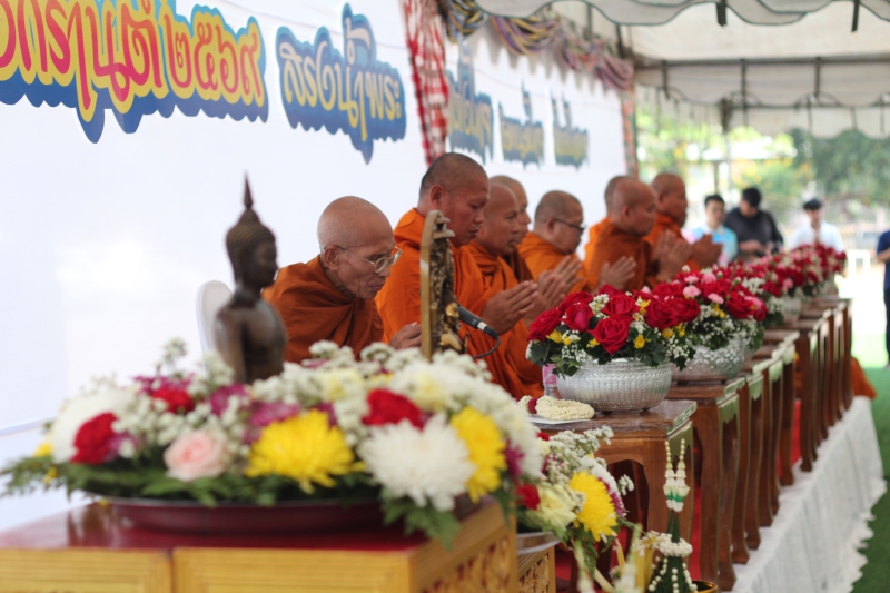 พิธีสรงน้ำพระพุทธรูป