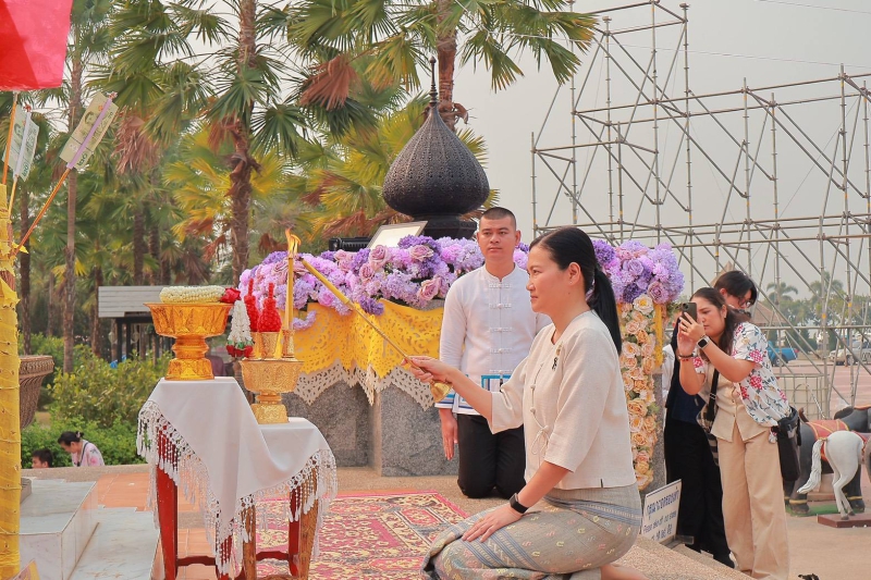พิธีสรงน้ำพระเจ้าตนหลวง