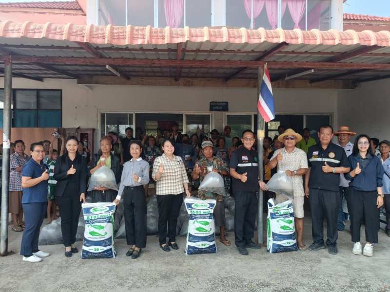 กษ.อำนาจเจริญร่วมพบปะเกษตรกรพร้อมมอบปัจจัยการผลิต