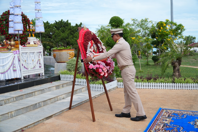 ร่วมพิธีบวงสรวงพระอนุสาวรีย์