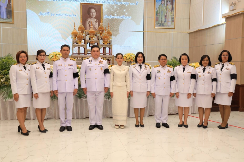 ร่วมพิธีสวดพระพุทธมนต์และทำบุญตักบาตรถวายพระราชกุศล