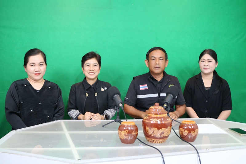 ร่วมจัดรายการวิทยุ