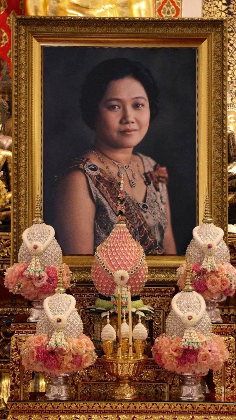 ร่วมพิธีสวดพระพุทธมนต์และทำบุญตักบาตรถวายพระราชกุศล