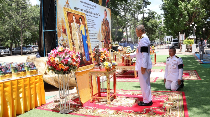 พิธีอัญเชิญผ้าไตรและเครื่องไทยธรรมระราชทานถวายแด่พระสงฆ์