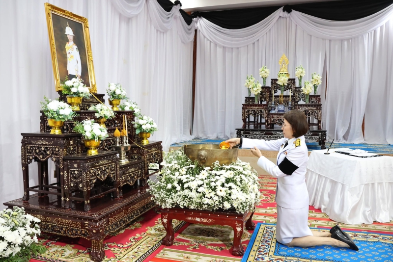 พิธีถวายน้ำสรงพระศพ