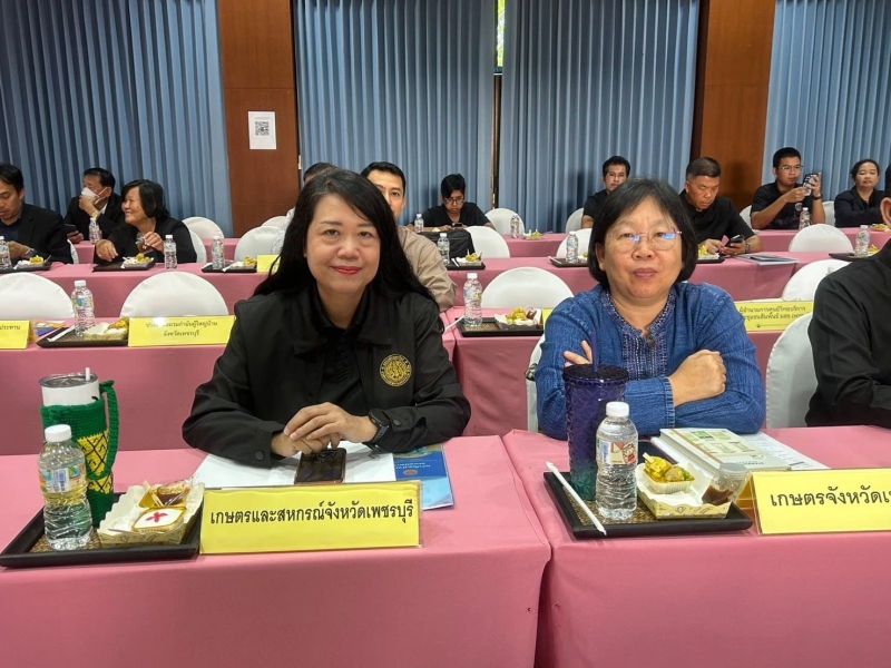คณะสมาชิกวุฒิสภานำคณะลงพื้นที่ติดตามงานในจังหวัดเพชรบุรี
