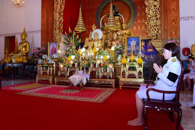 พระพิธีเจริญพระพุทธมนต์และทำบุญตักบาตร