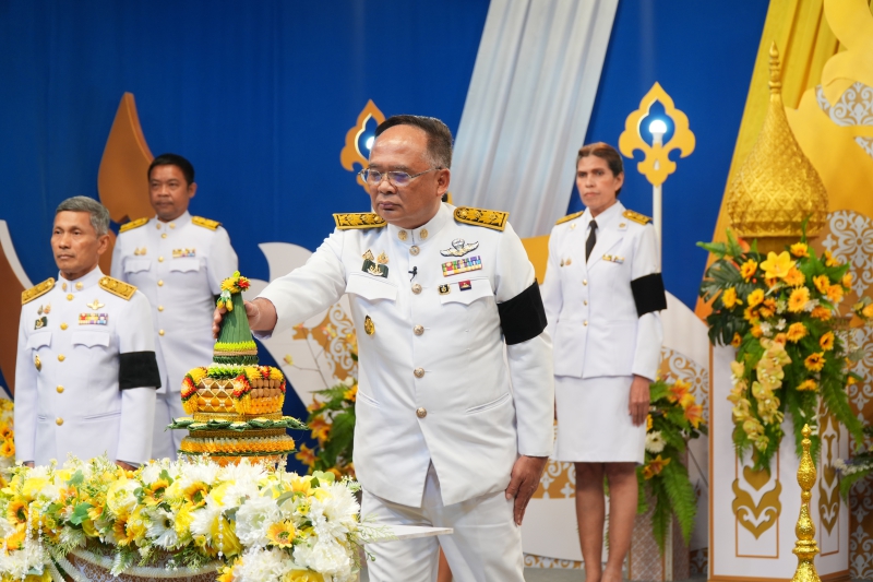 ร่วมบันทึกเทปถวายพระพรชัยมงคล